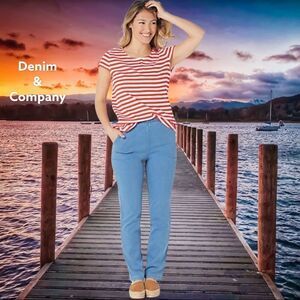 Denim and co cute light blue pullover elastic waist flared mom jeans ! Nwot